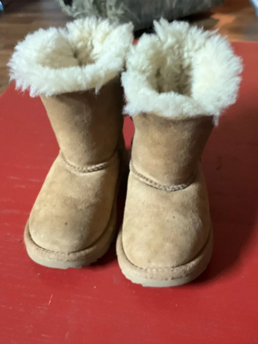Girls size 8 UGG’s fleece lined boots